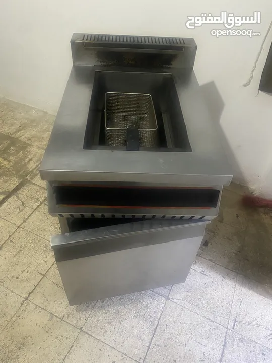 عده مطعم للبيع  كامله للبيع بسعر حرق