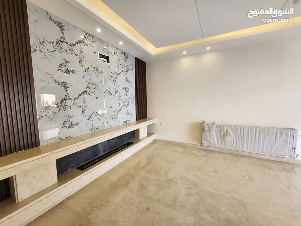 شقة طابقية للبيع في حي الصحابة - ref : 14579