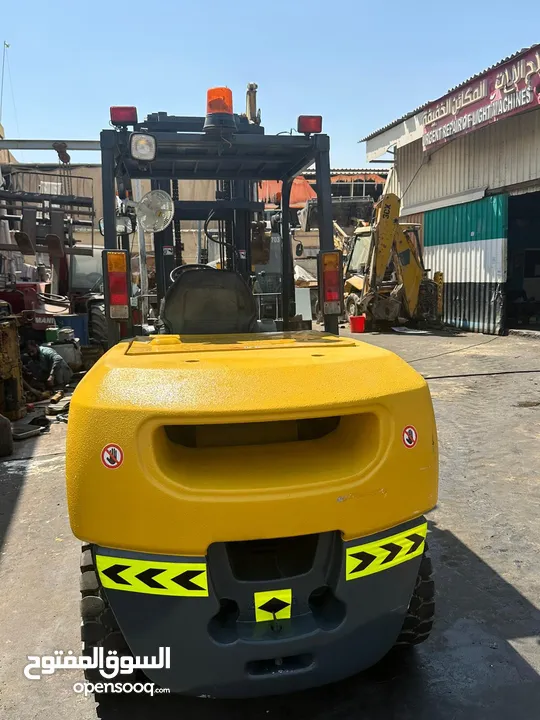 For Sale: Komatsu Forklift (2005, Made in Japan)-Mulkiya available