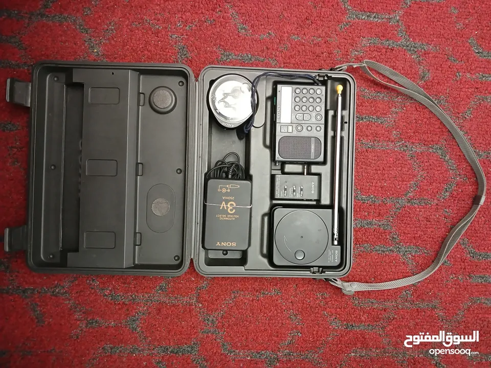 راديو SONY نادر جدا ياباني اصلي مع شنطته وكامل معداته