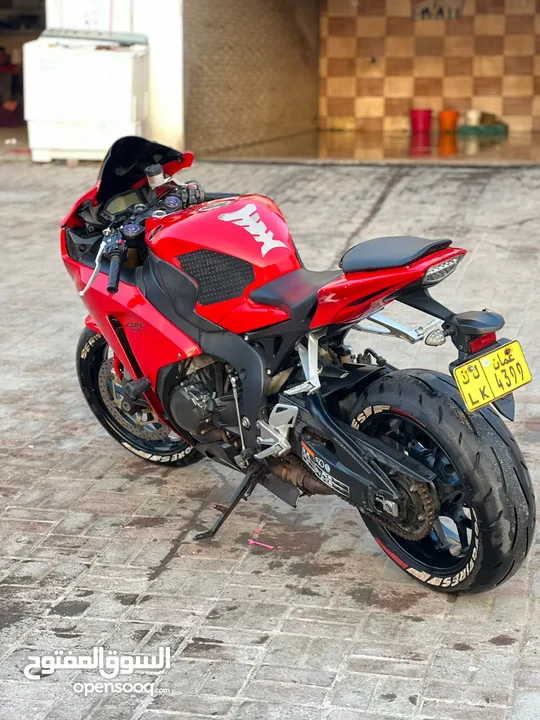 للبيع دراجه ناريه نوع هوندا خليجي CBR1000RR نظيفه جدا موديل 2014