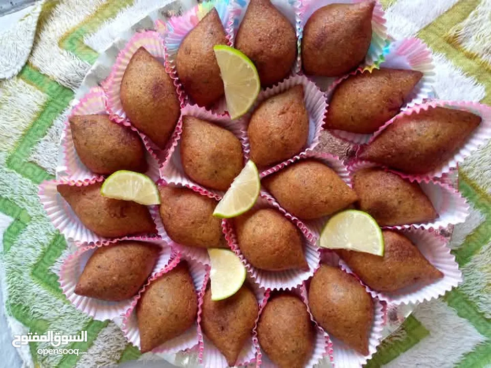 كعك ومعمول بأشكال وأنواع مختلفه اضافه إلى جميع انواع المعجنات وطبخ شعبي