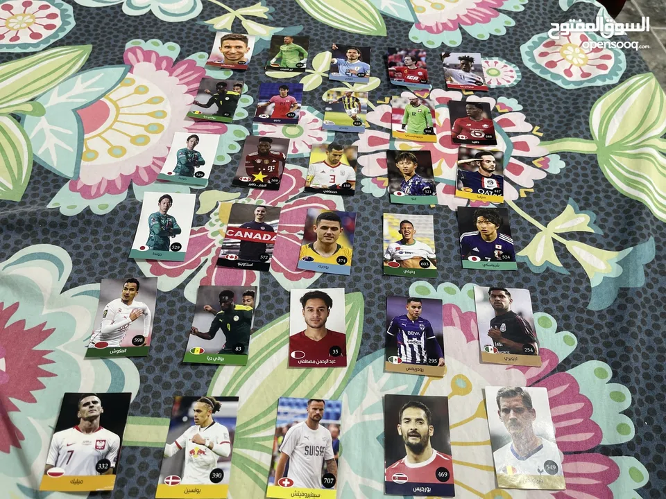 بطاقات لاعبين كرة قدم للبيع