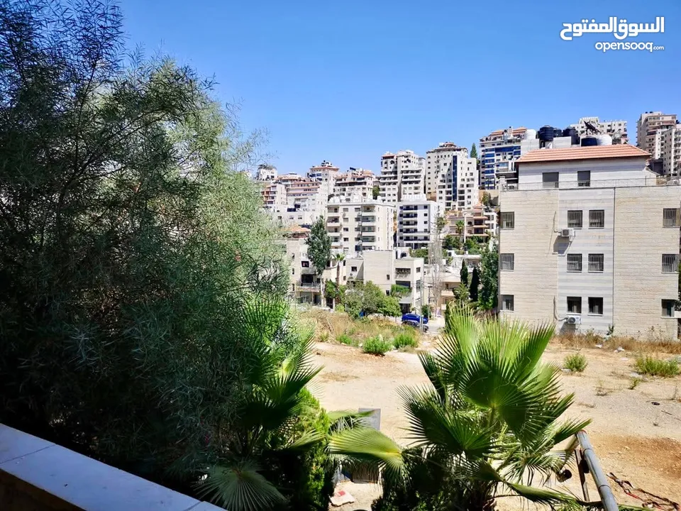 شقة للبيع في عين منجد رام الله مطلة على جبل المصيون مشرفة على منظر جميل مرتفع في مدينة رام الله