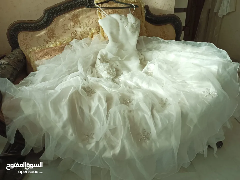 بدلة عرس مع طرحة وبرنص استخدام مرة واحدة