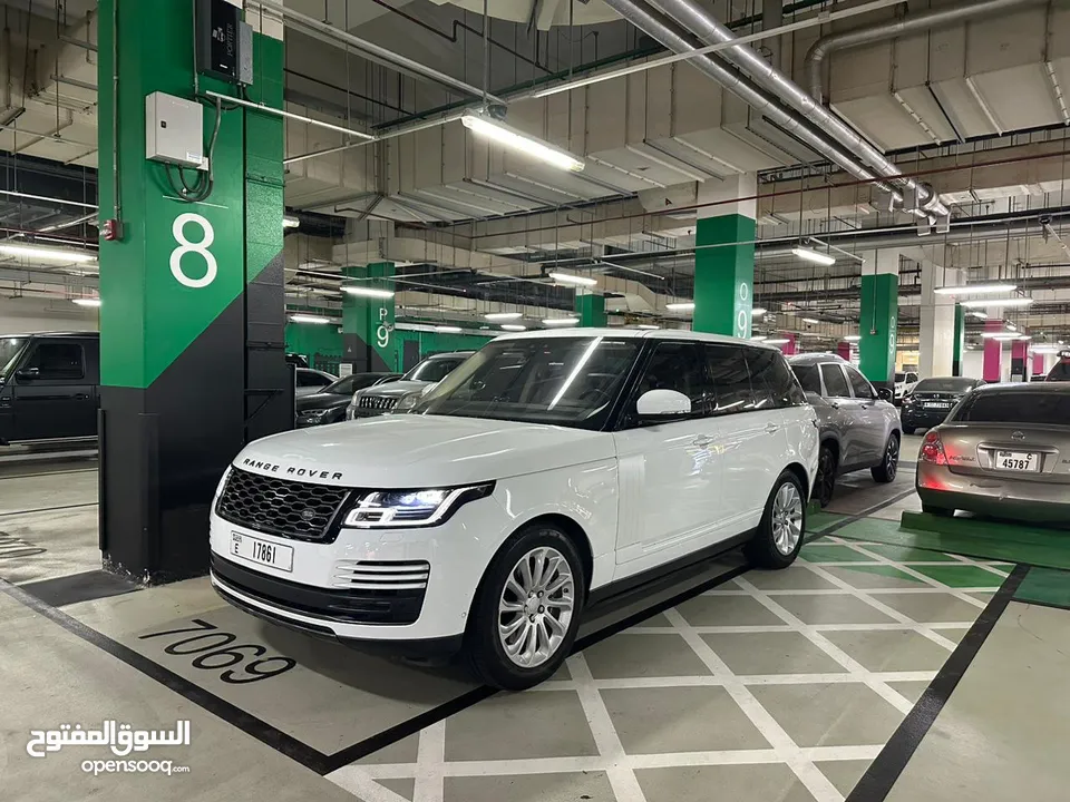 Range Rover HSE 2020 fully agency maintained under warranty !!