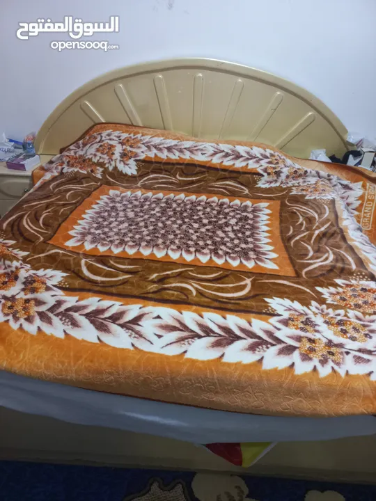 بكج غسالة  كيلوLG 7   1200دورة ..6حركات مع اغراض بيت للبيع