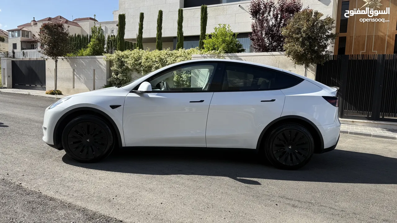 Tesla model Y dual motor