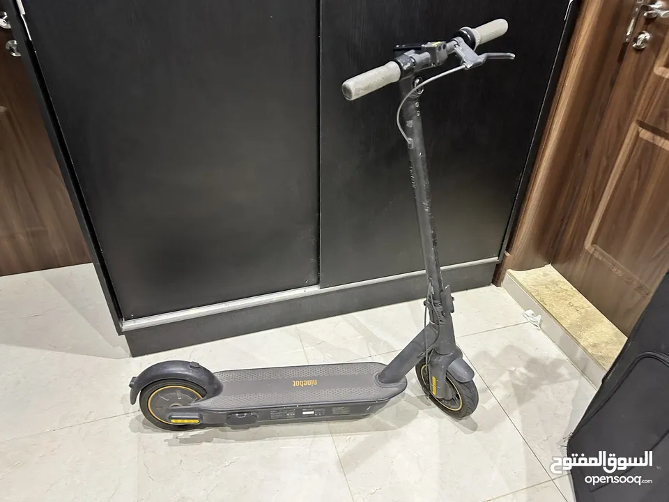 Ninebot G30 Max used, top speed cracked version 35kmh, range 30 to 40km for someone whos 80kg