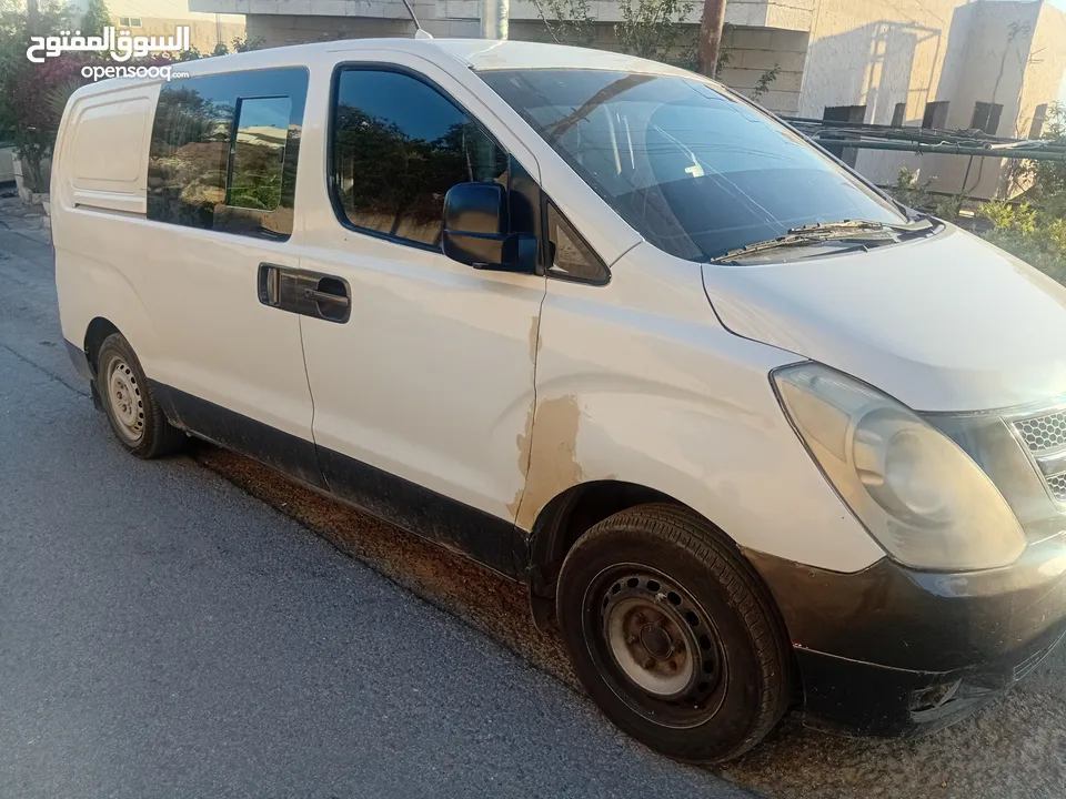 باص هيونداي van H1  ابيض