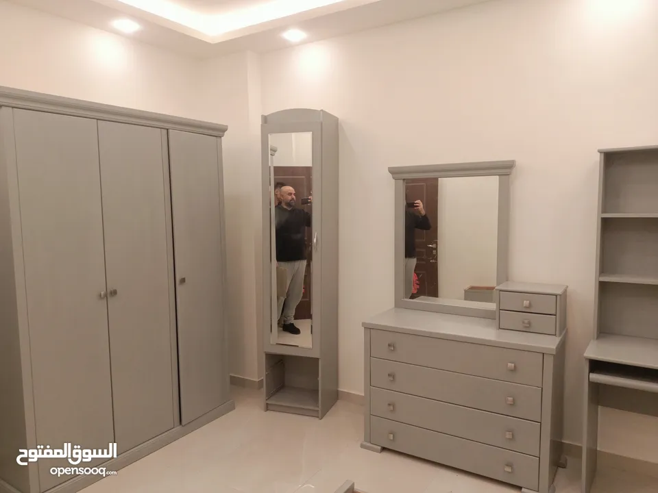 نجار متنقل ودهان  موبيليا بكافة أنواعها .....