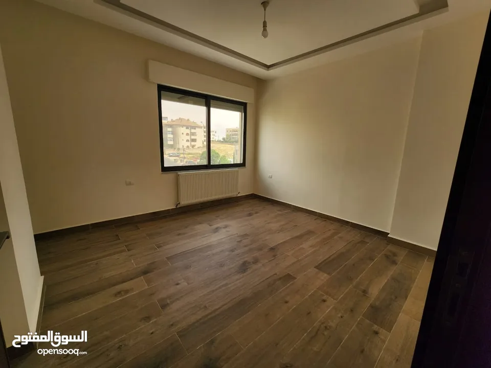 شقة طابقية للبيع في حي الصحابة - ref : 14579