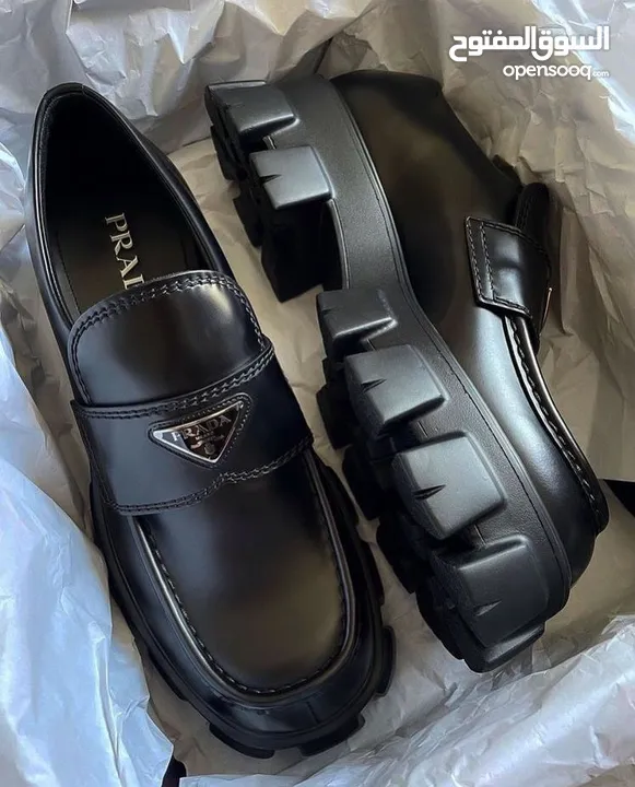 كندرة برادا  Monolith Prada loafer.