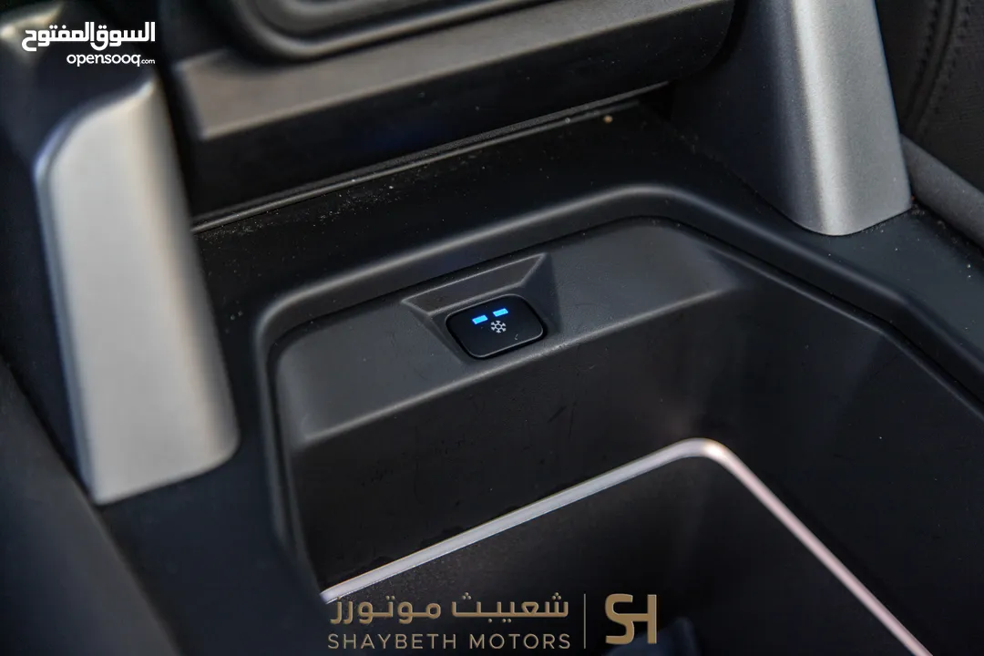 Land Rover Defender 2023 X-dynamic plug in hybrid  Urban package