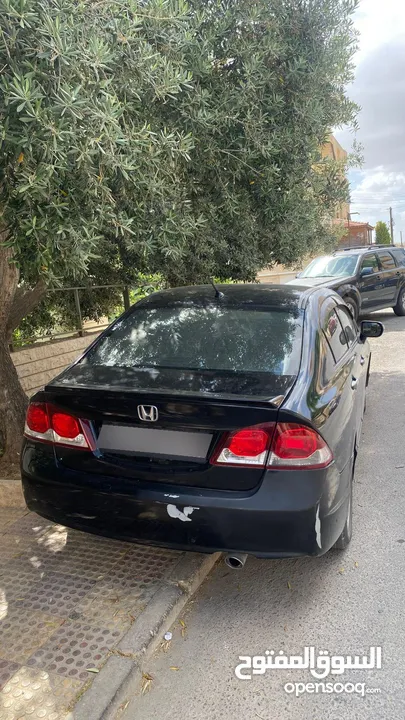 هوندا سيفيك 2009  1300 بانزين و500 هايبرد السيارة منفوضه بلكامل مغيرلها كلشي قابل للتفاوض