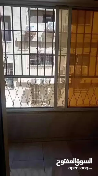 شقة للبيع بالقرب من دوار القبة طابق اول حي هادىء