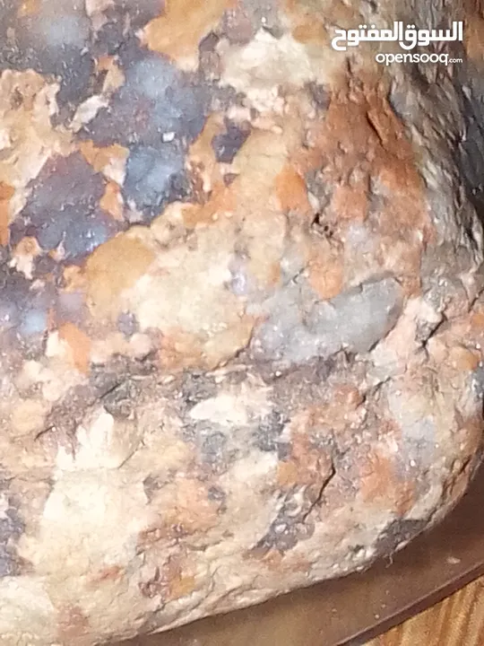 لا اريد المبالغه بأسماء وصفات احجاري ولكن إبحث عن نوعية وسعر كل حجر وما قوة الحجر ولإي اسباب يستخدم