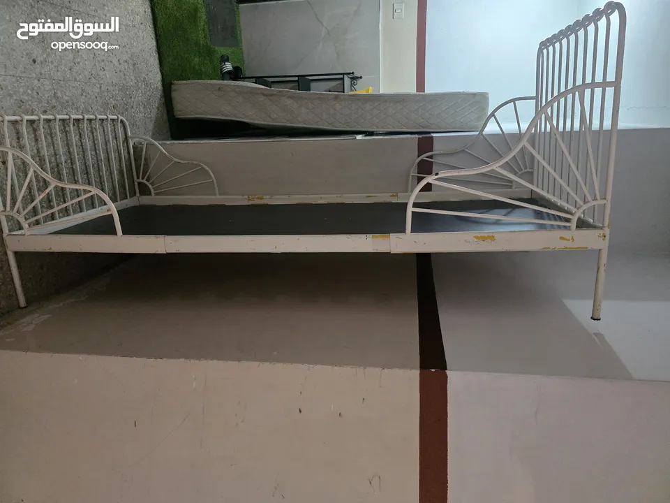 تخت مفرد مع فرشة