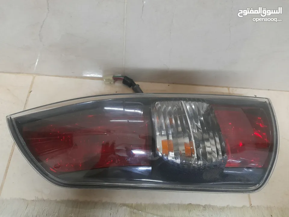 اضوية لكزس ct200 h  بحال الجديد وشانجان وتوسان