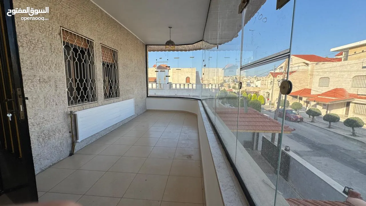 Well-Maintained Villa in Umm Al Summaq / فيلا بحالة ممتازة في أم السماق