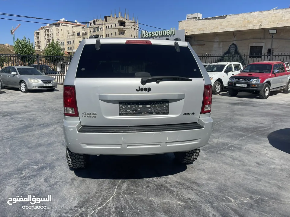جيب جراند شيروكي 2010