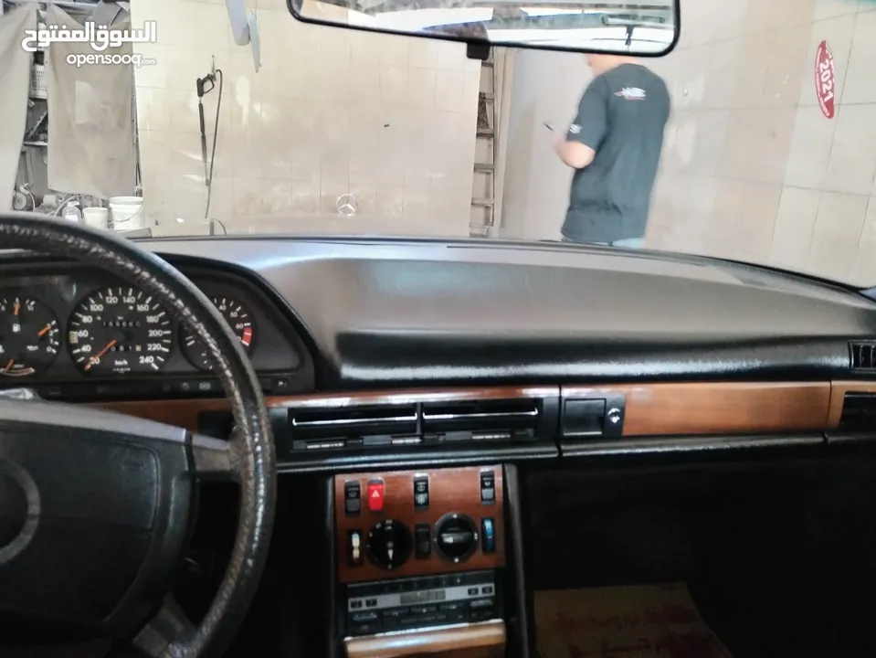 MERCEDESw126 300SE