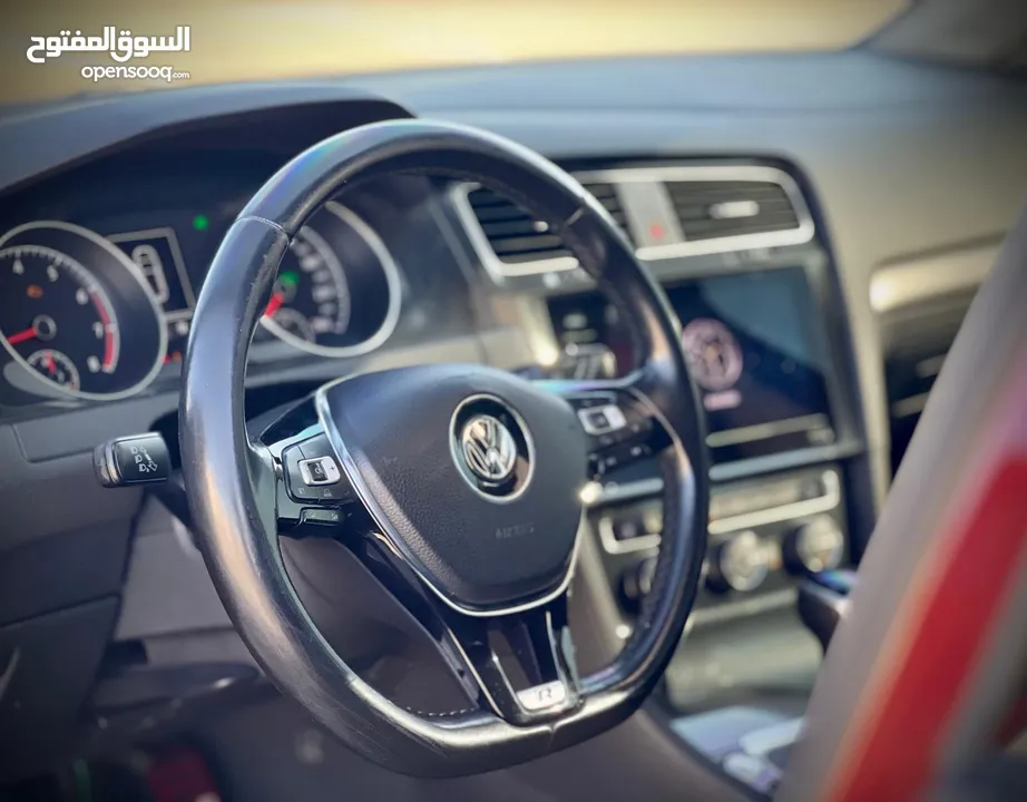 فولكسفاغن جولف  MK7.5  فل الفل فتحة سقف بانوراما بنزين 1500cc اتوماتيك-2020  نخب