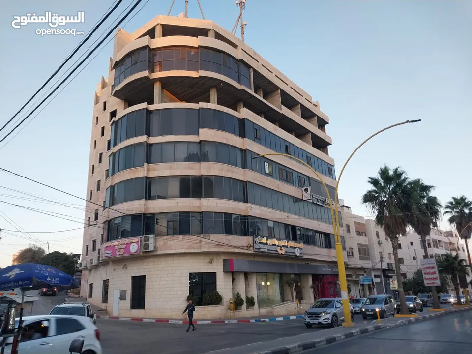 3 مكاتب للبيع الخليل - دورا / مطلين على الشارع الرئيسي