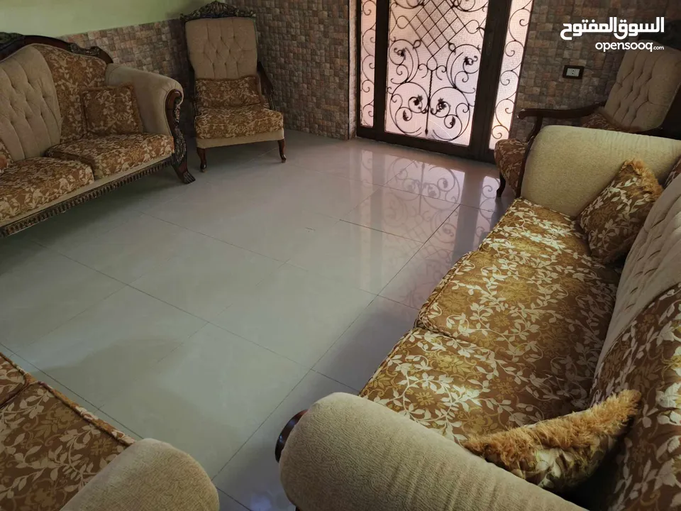 طقم كنب ضيوف و كوانر و طقم معيشة خشب سويد