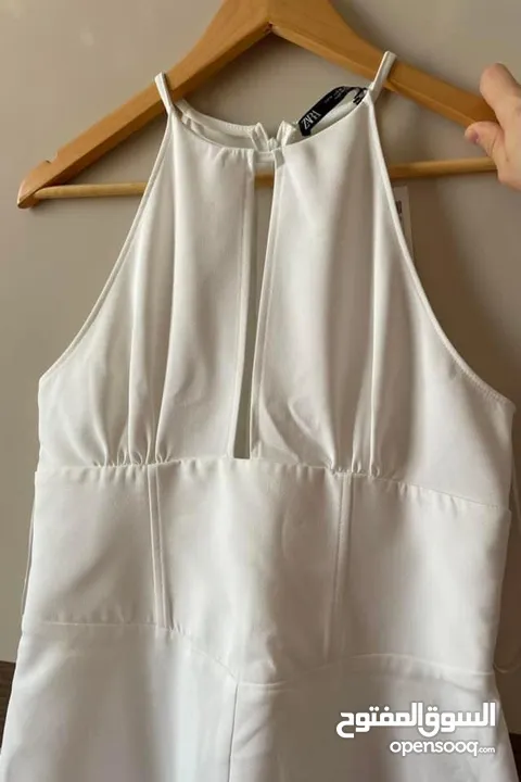 New white dress from Zara size Mفستان جديد من زارا قياس ميديوم