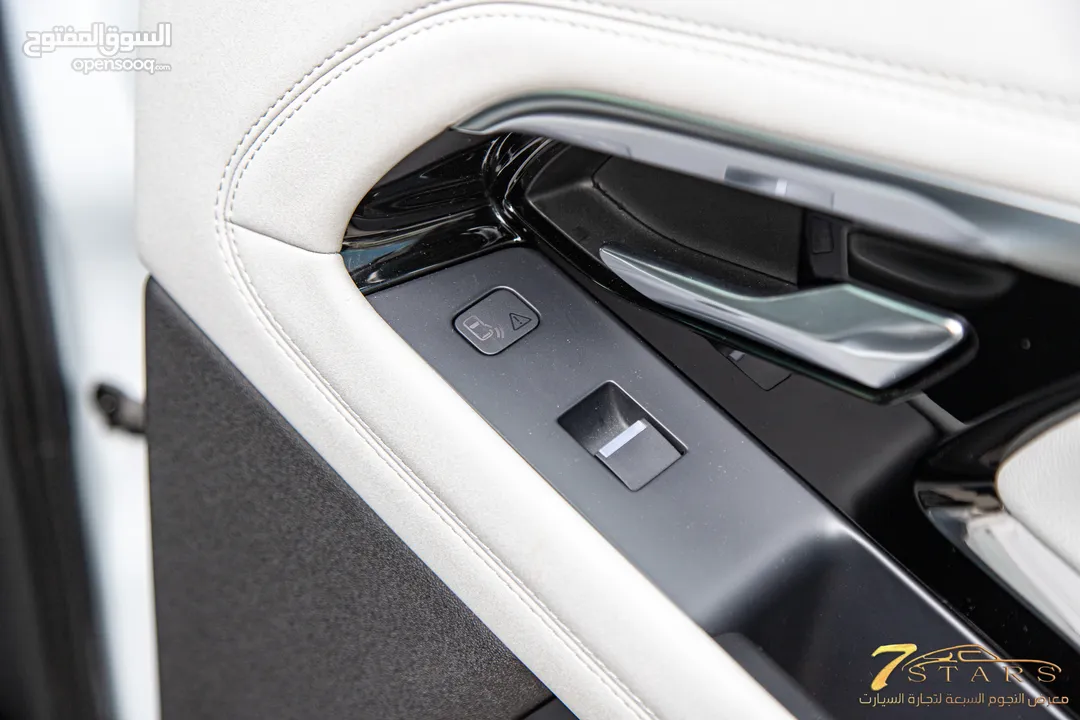 Range Rover Evoque 2020 P250 Se  السيارة وارد و صيانة الشركة و قطعت مسافة 33,000 كم فقط