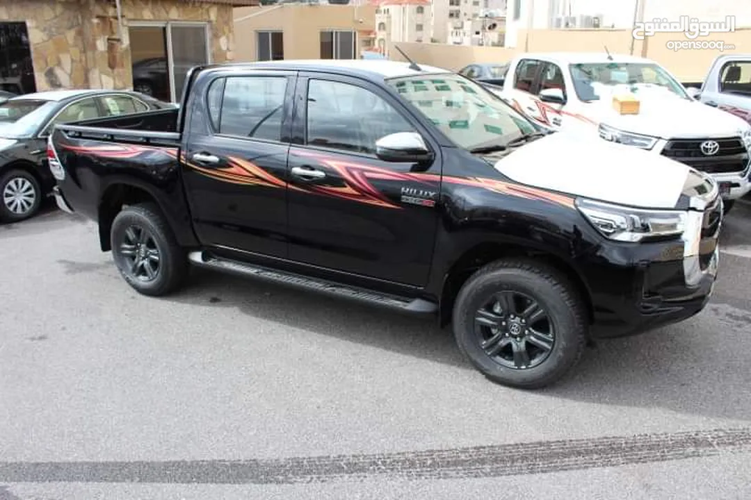 بيك اب Toyota Hilux 2023 كفالة الشركة