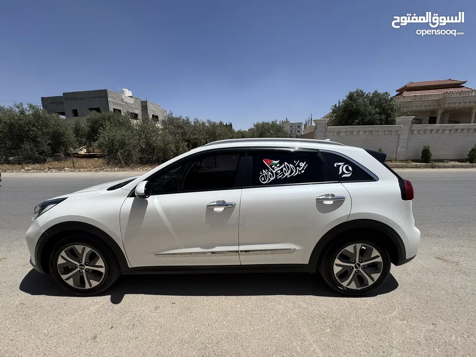 للبيع  Kia nero ev 2021  السيارة فل كامل مع فتحة ..............................