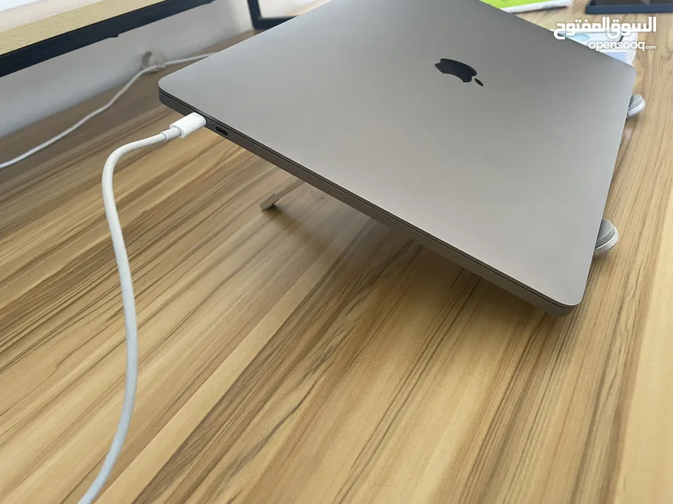 MACBOOK PRO 16” 2019 - CORE i7 - 32GB RAM - RADEON PRO 4GB GRAPHICS