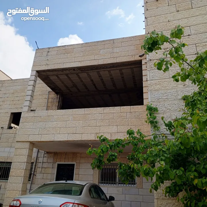 ببيت  مستقل   في منطقه البيره طابقين بالوعد البيره قربي من جوال