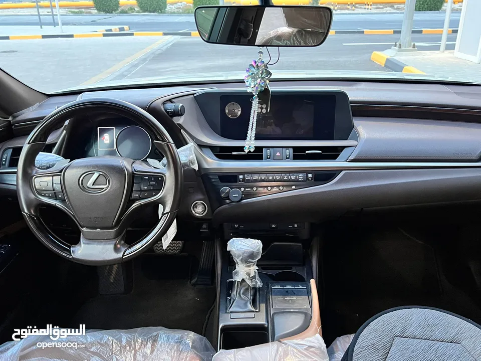 Lexus ES-350 / 2019 (Beige)