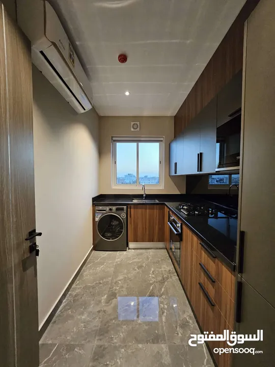 شقق سكنية فاخرة مفروشة بالكامل بإرقى الاثاث شاملة للماء والكهرباء . انترنت مجاني