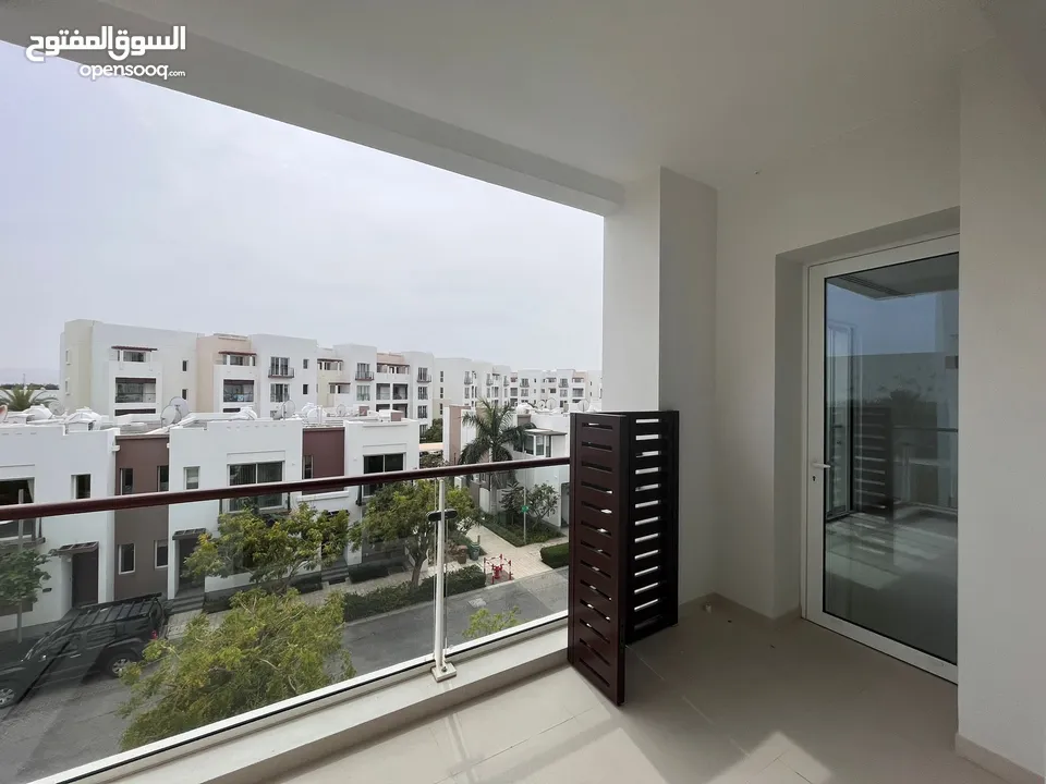 1 BR Nice Compact Apartment with Study Room in Al Mouj