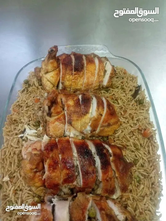 شيف شرقي وغربي وسلطات ابحث عن عمل خبرة في الاكل العربي والغربي والسلطات خبره اكثر من 15سنه