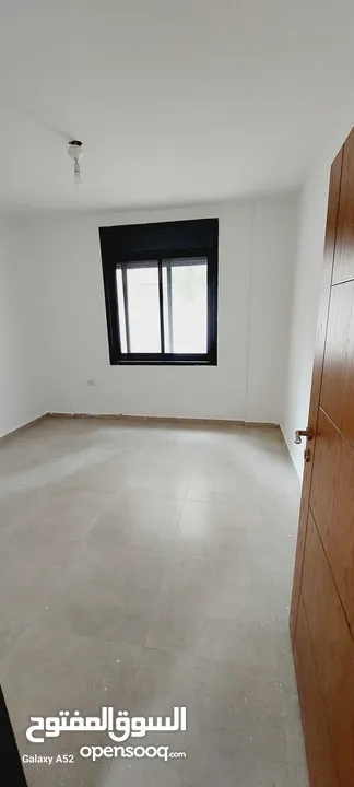 شقة مميزة للبيع بالماصيون حي عين منجد مع ترس ممتاز
