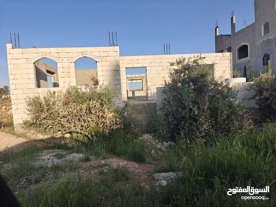 بيت للبيع اربع واجهات حجر