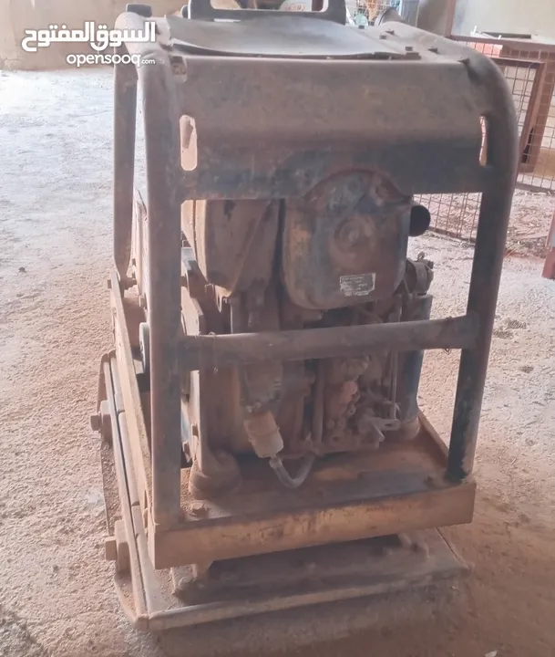 طباب ألي نوع بوماك  ، ألماني  يعمل على الديزل ،  تشغيل من خلال السلف   plate compactor