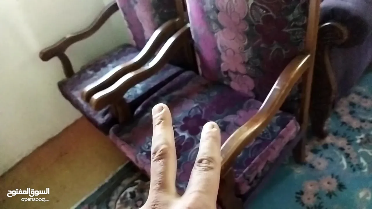 طقم كنب تسع مقاعد بحاجة شغل بسيط