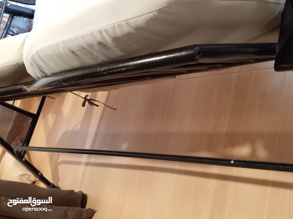 مرجيحه خارجيه كبيره شبه جديده بسعر مغري قابل للتفاوض
