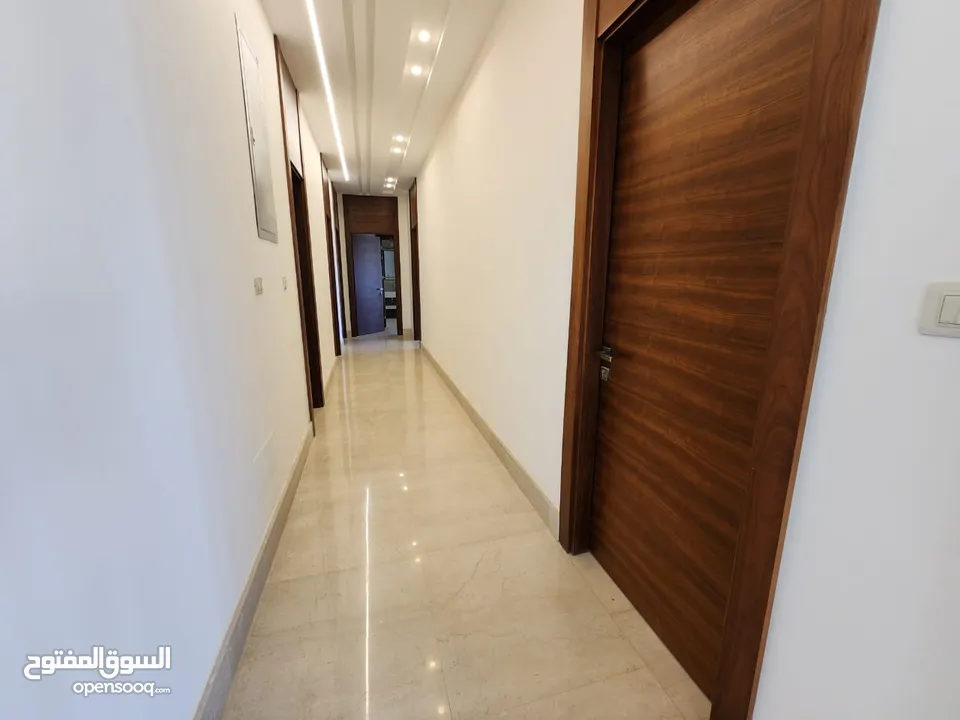 شقة طابقية فاخرة للبيع في عبدون  ref : 14389