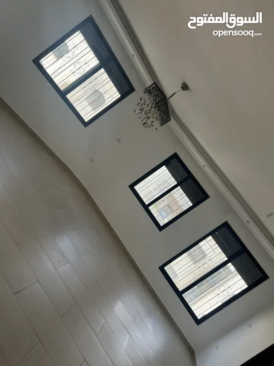 شقه طابقيه فاخره للبيع
