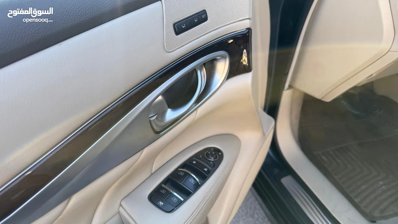 سيارة إنفينيتي Q70 2014 للبيع