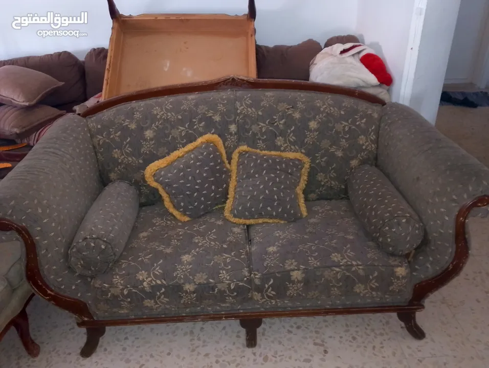 طقم كنب مستعمل مع نثريات