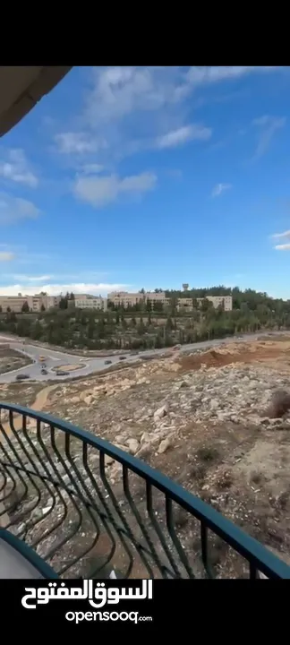 شقة سكنية 165 متر صافي بإطلالة مباشرة على جامعة بيرزيت الشارع الرئيسي