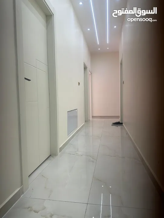 بيت مستقل مساحه البناء صافي175متر البناء الفعلي 240م // تشطيب سوبر ديلوكس، منطقة هادئه ومطله وجميله.